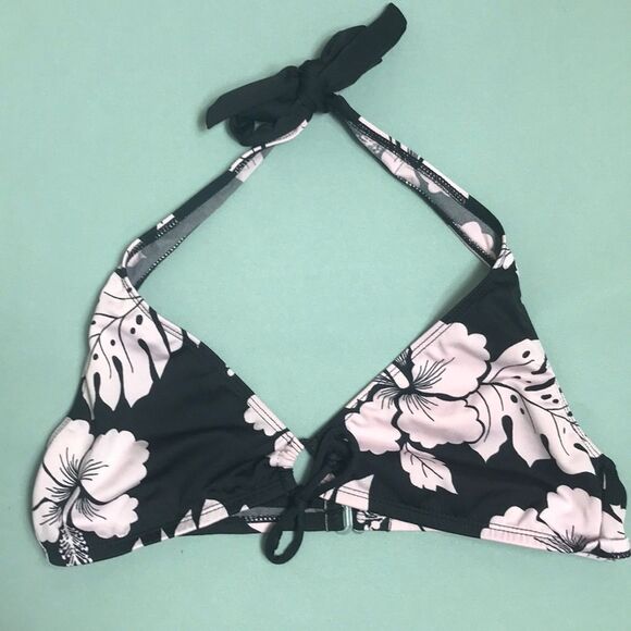 Hawaiian Floral Two Piece Bathing Suit. - Picture 2 of 8